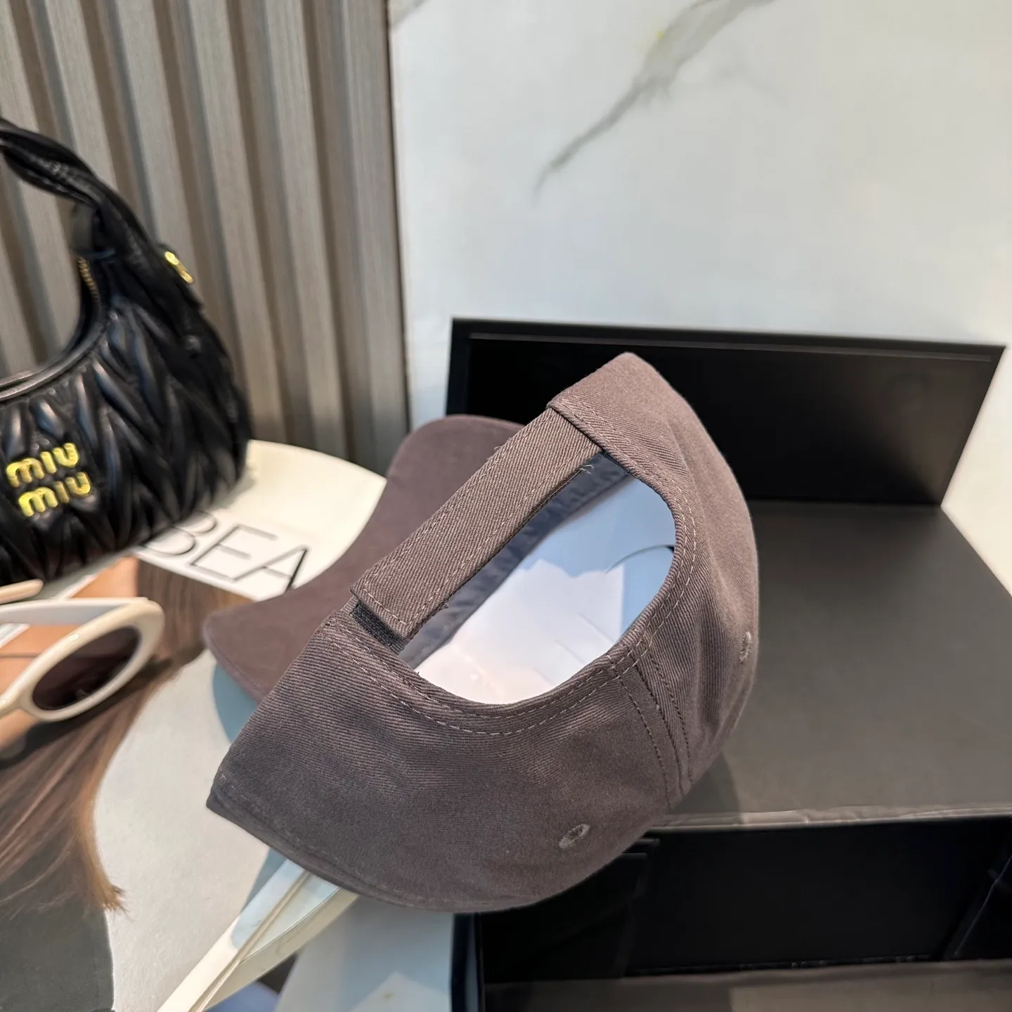 P56 Balencia*a Balenciaga's new baseball cap, ready for delivery in seconds 🧢Simple, fashionable, super invincible and beautiful hat! Couple style! The advantages of the original product compared to other hats,