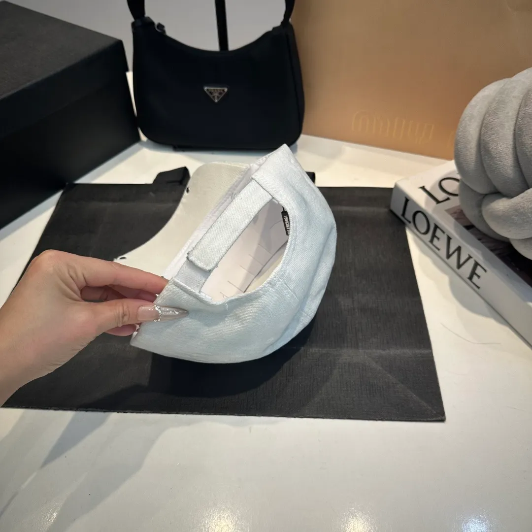 P70 Balenclaga new baseball cap, ready for delivery in seconds🧢Simple, fashionable, super invincible and beautiful hat! Couple style! Advantages of original items compared to other hats