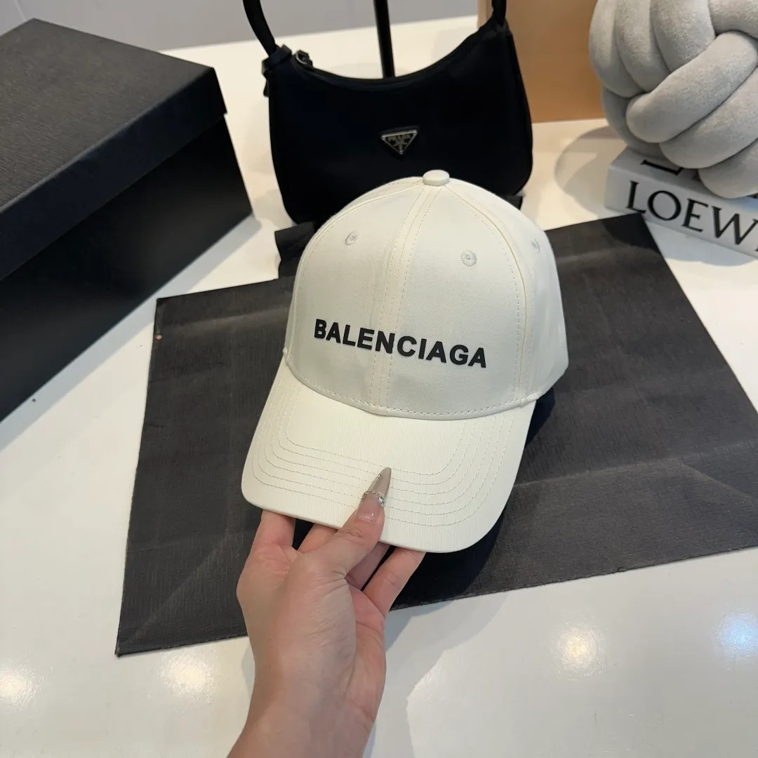 P56 BALENCIAGA Balenciaga's new embroidered logo baseball cap, cool colors, different styles for men and women, the first batch will be shipped first! A must-buy for Paris fans!