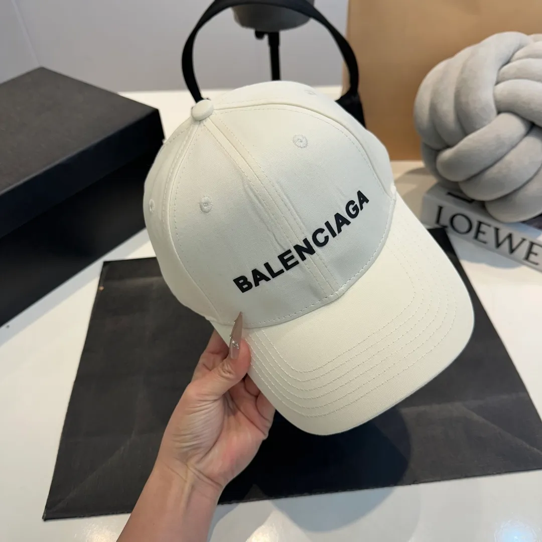 P56 BALENCIAGA Balenciaga's new embroidered logo baseball cap, cool colors, different styles for men and women, the first batch will be shipped first! A must-buy for Paris fans!