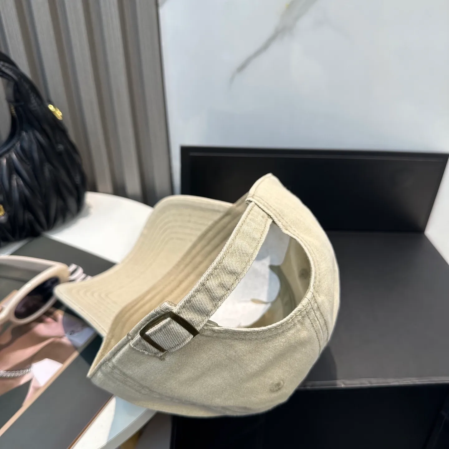 P60 new product Balencia*a Balenciaga new baseball cap ready for delivery in seconds🧢Simple, fashionable, super invincible and beautiful hat! Couple style!