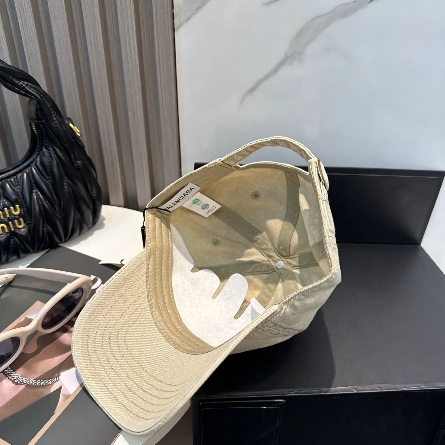 P60 new product Balencia*a Balenciaga new baseball cap ready for delivery in seconds🧢Simple, fashionable, super invincible and beautiful hat! Couple style!