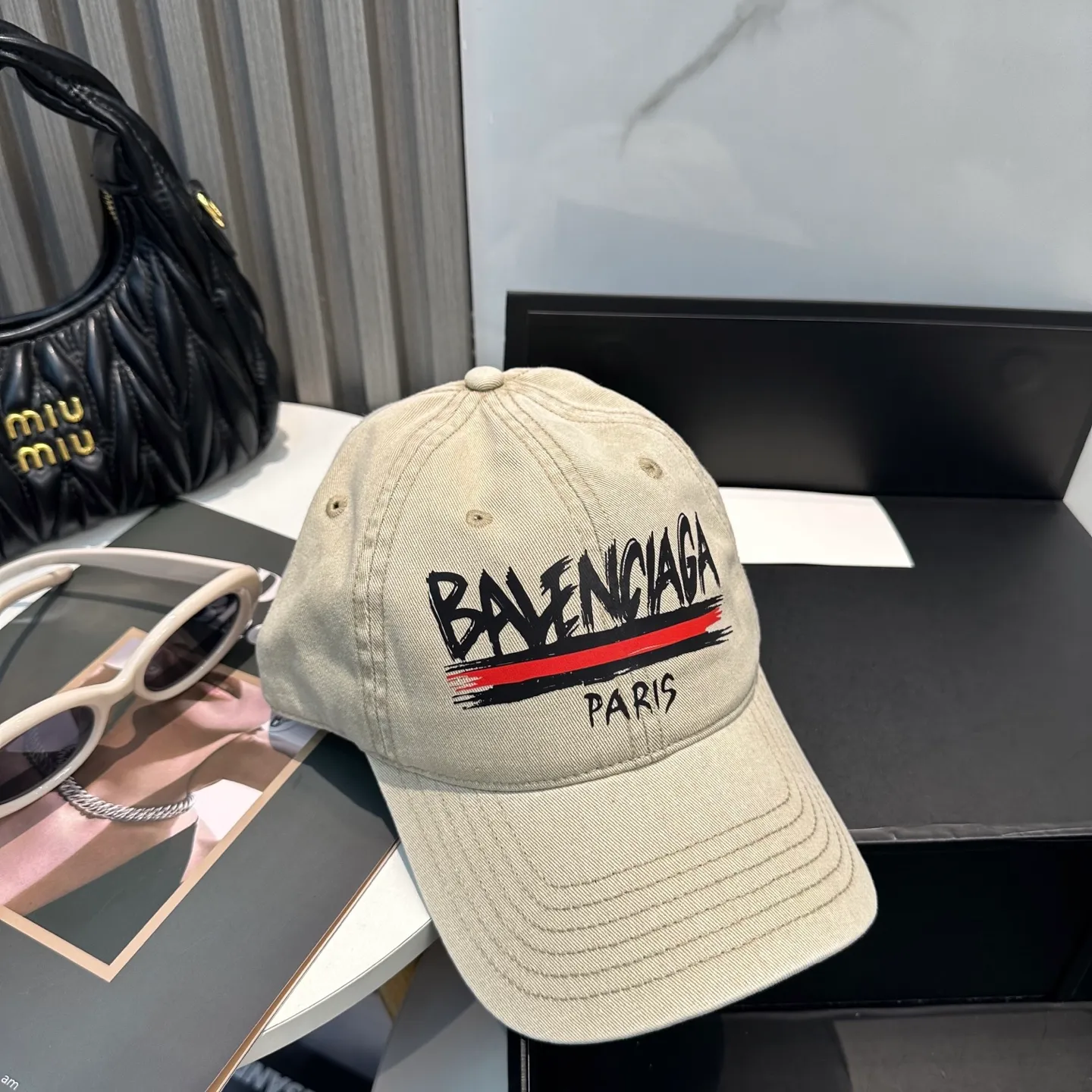 P60 new product Balencia*a Balenciaga new baseball cap ready for delivery in seconds🧢Simple, fashionable, super invincible and beautiful hat! Couple style!