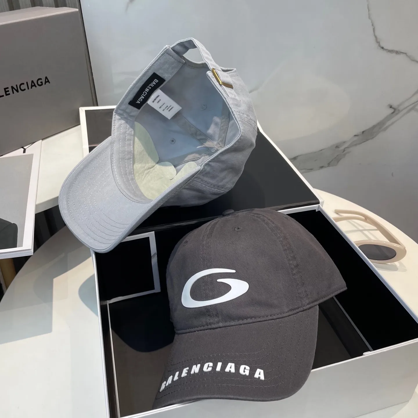P60 BALENCIAGA 🆕Spring style new personalized baseball cap, high quality and excellent breathability, suitable for all seasons, high-value fashion item! Same style for men and women