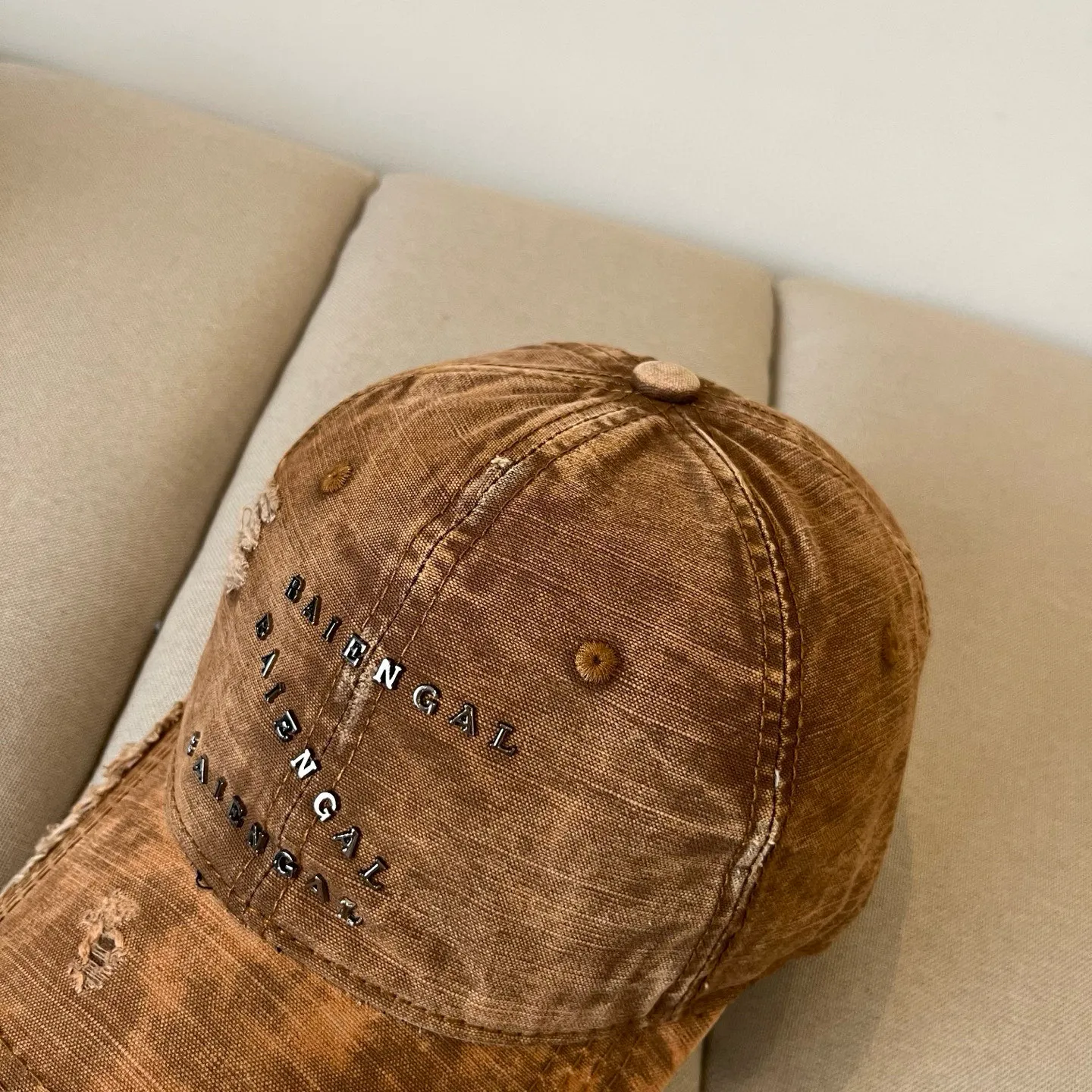 P64 BALENCIAGA Balenciaga's new logo baseball cap, cool colors, different styles for men and women, the first batch will be shipped first! A must-buy for Paris fans!