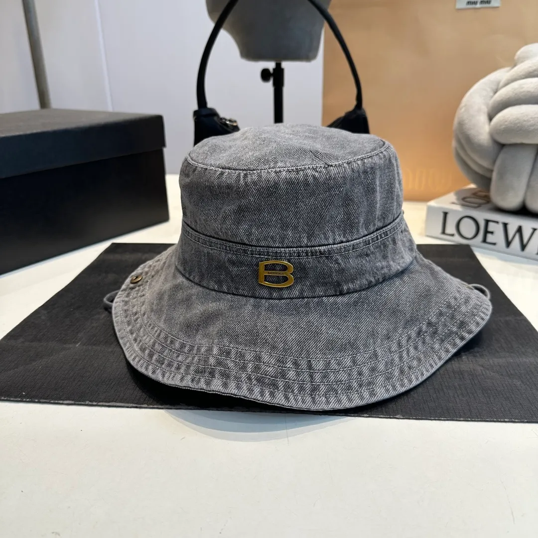 P70 Balenciaga denim bucket hat, head circumference 57cm