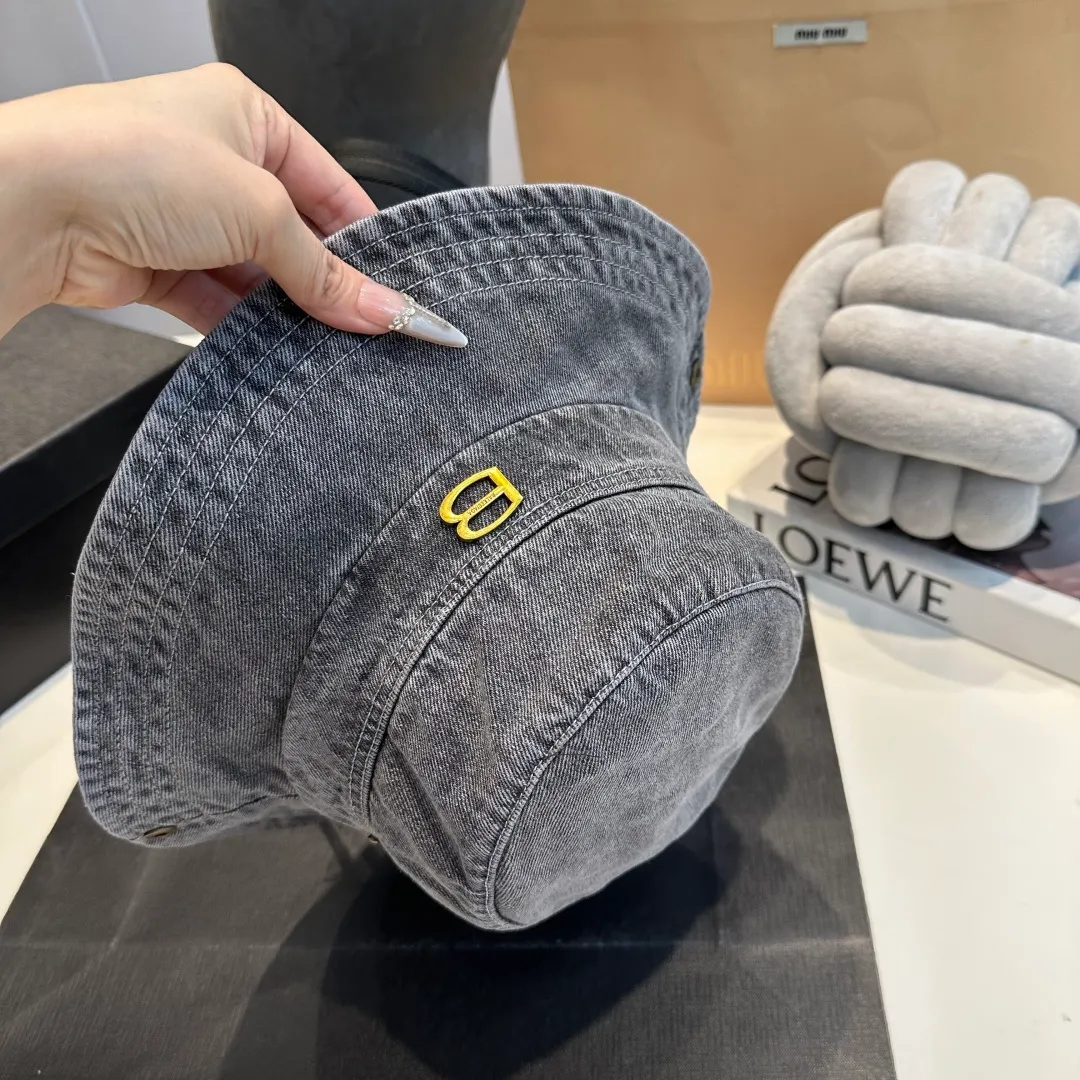 P70 Balenciaga denim bucket hat, head circumference 57cm