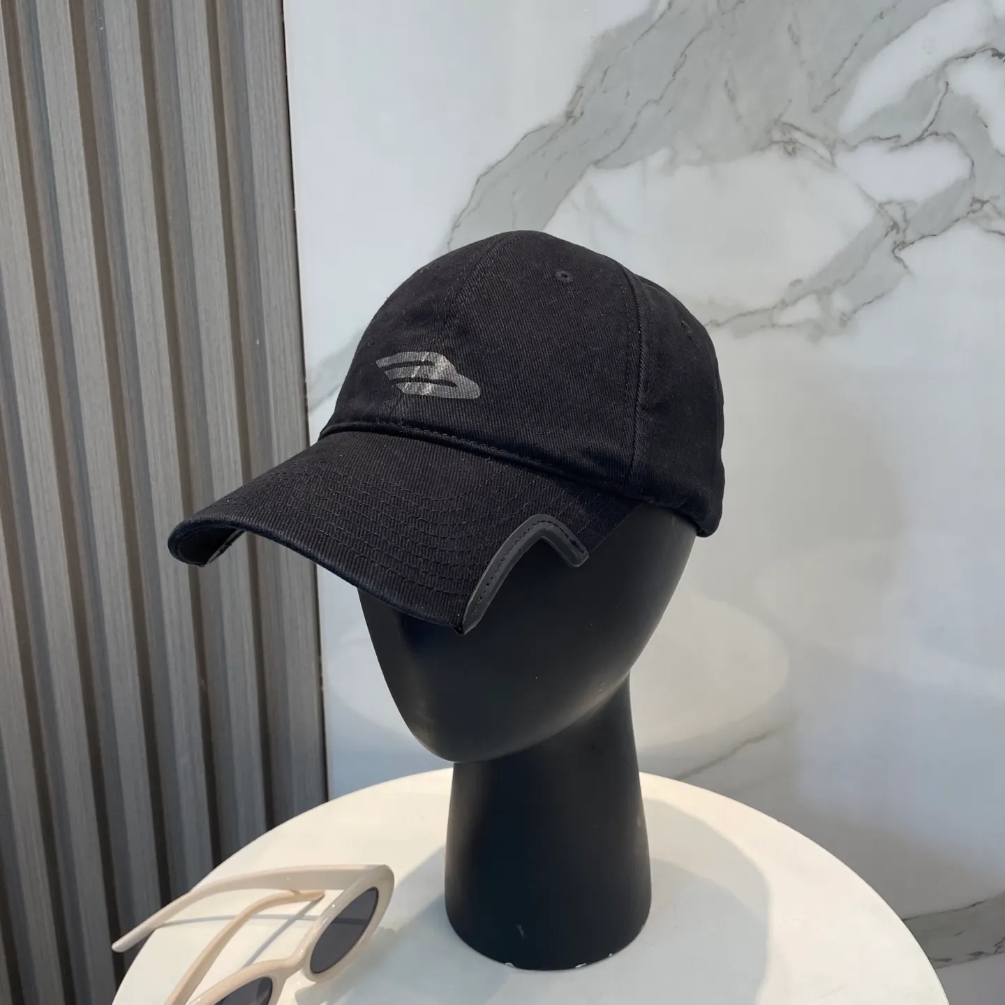 P70 BALENCIAGA new baseball cap, cool colors, different styles for men and women, the first batch will be shipped first! A must-buy for Paris fans!
