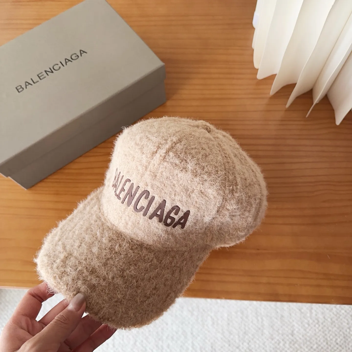 💰50 Parisian* baseball cap, classic trendy cool style, so nice👍😍 It’s so good-looking that you don’t need it 😉 Huge anti-collision❗️Very versatile ❗️It shows off your face even though it’s small 😉