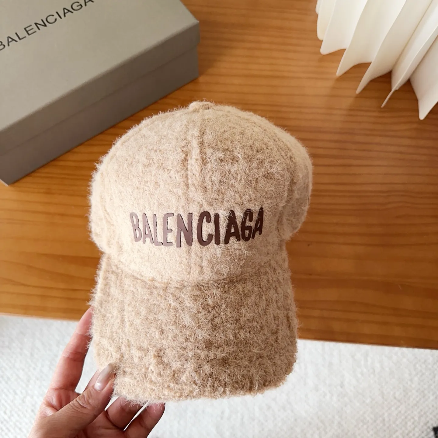 💰50 Parisian* baseball cap, classic trendy cool style, so nice👍😍 It’s so good-looking that you don’t need it 😉 Huge anti-collision❗️Very versatile ❗️It shows off your face even though it’s small 😉
