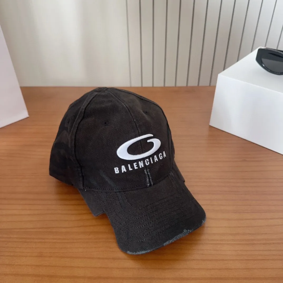 💰70 New Balencia*a new baseball cap with embroidered letters from Balenciaga, ready for delivery in seconds🧢Simple, fashionable, super invincible and beautiful hat! Couple style!