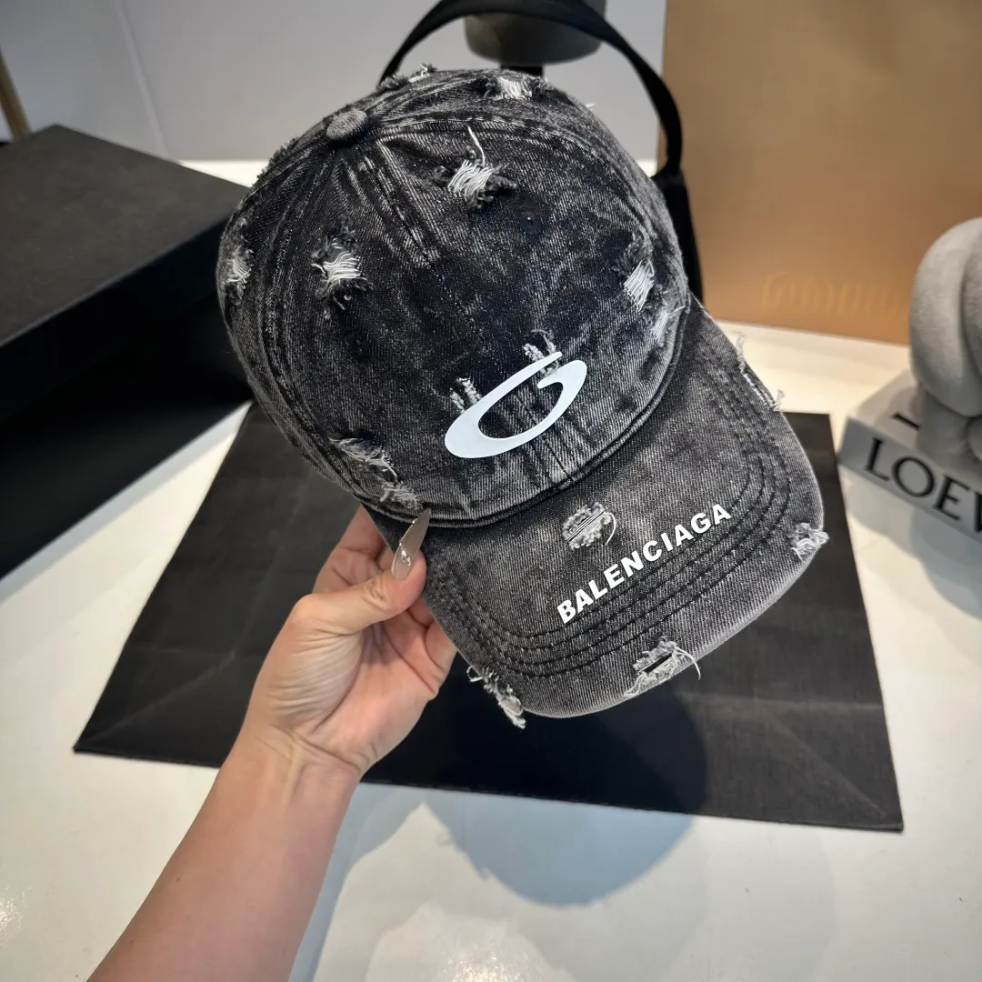 P56 BALENCIAGA Balenciaga's new Korean style distressed hole washed duck cap casual retro fashion versatile street outing travel couple Internet celebrity baseball cap