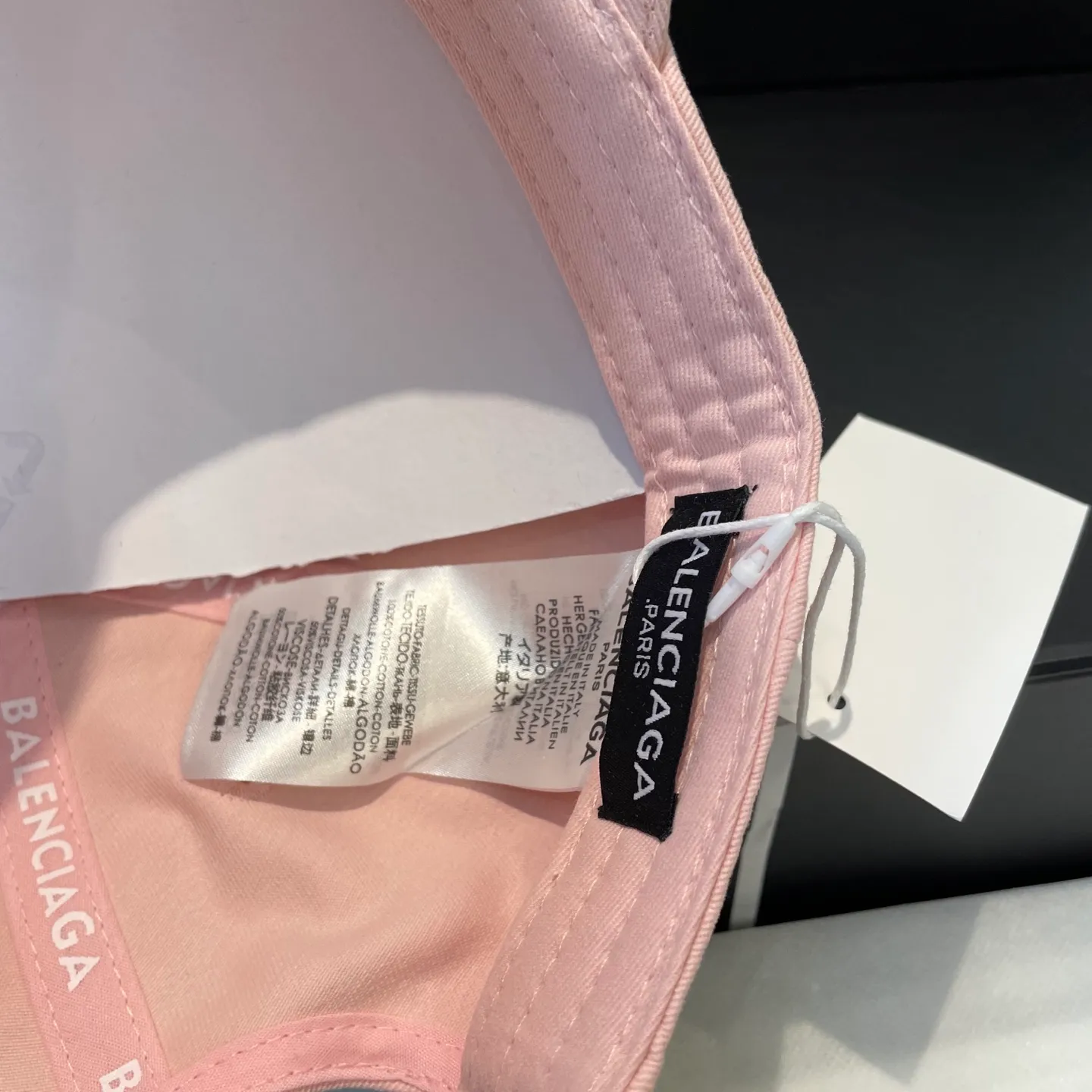 P60 BALENCIAGA Balenciaga's new embroidered logo baseball cap, cool colors, different styles for men and women, the first batch will be shipped first! A must-buy for Paris fans!
