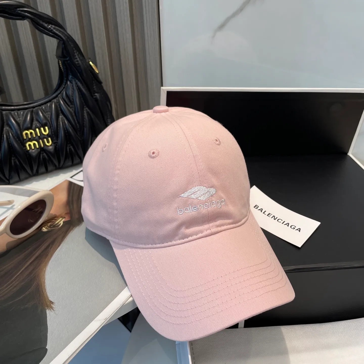 P60 BALENCIAGA Balenciaga's new embroidered logo baseball cap, cool colors, different styles for men and women, the first batch will be shipped first! A must-buy for Paris fans!