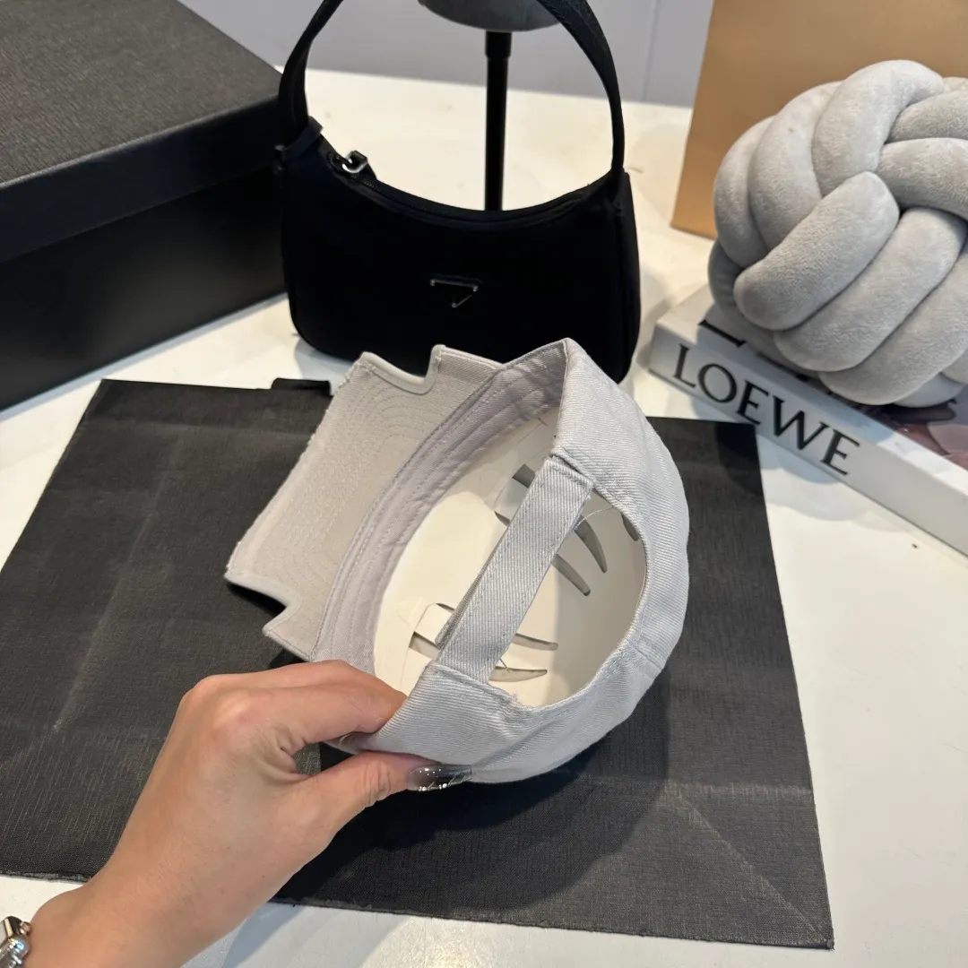 p70 Balencia*a Balenciaga’s new baseball cap 🧢Simple, fashionable and super beautiful hat!