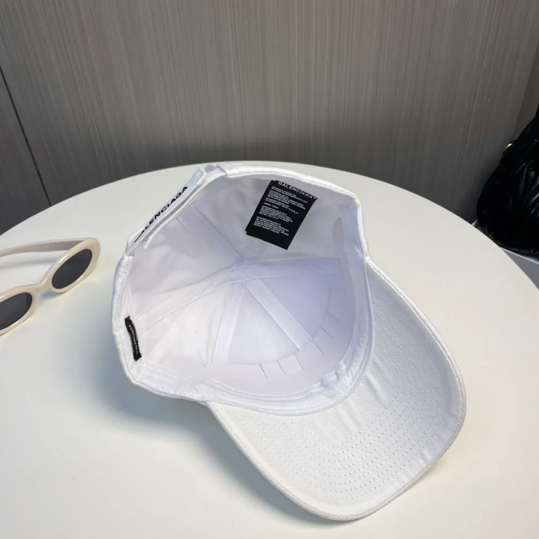 P66 BALENCIAGA Balenciaga's new embroidered logo baseball cap, cool colors, different styles for men and women, the first batch will be shipped first! A must-buy for Paris fans!