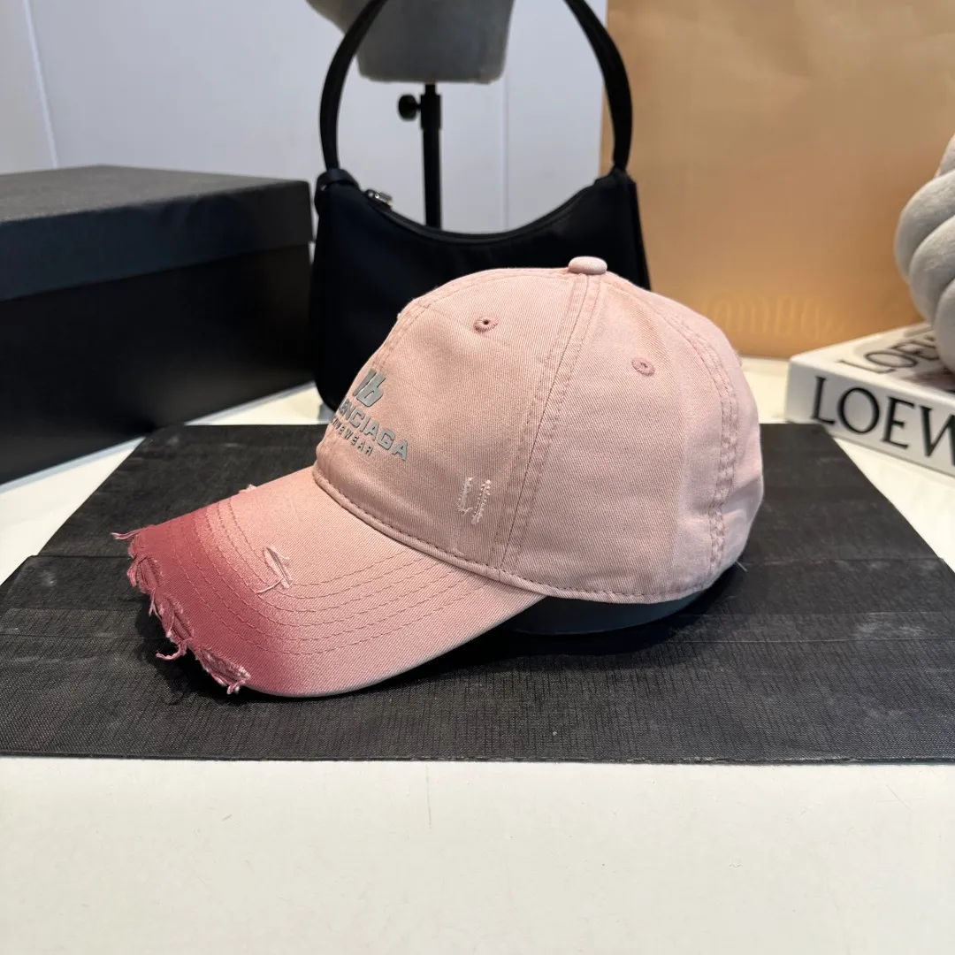 P60 new product Balencia*a Balenciaga new baseball cap ready for delivery in seconds🧢Simple, fashionable, super invincible and beautiful hat! Couple style!
