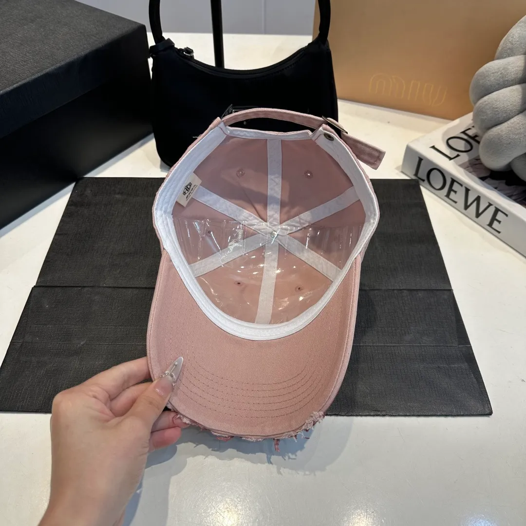 P60 new product Balencia*a Balenciaga new baseball cap ready for delivery in seconds🧢Simple, fashionable, super invincible and beautiful hat! Couple style!