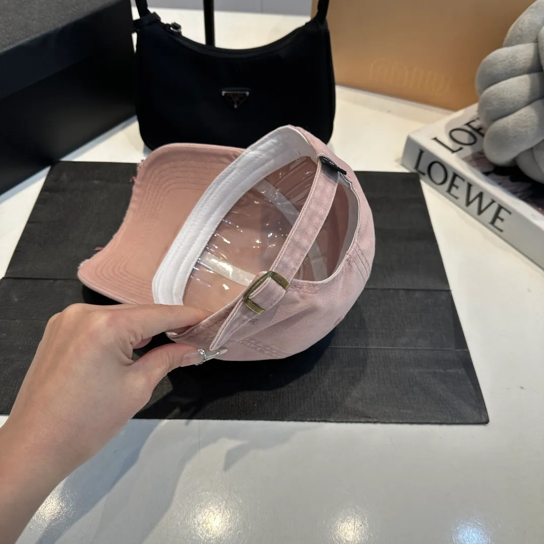 P60 new product Balencia*a Balenciaga new baseball cap ready for delivery in seconds🧢Simple, fashionable, super invincible and beautiful hat! Couple style!