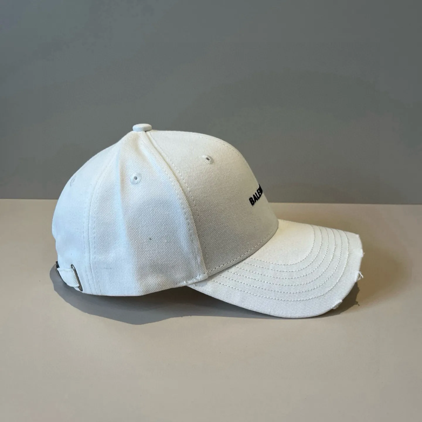 P56 BALENCIAGA new logo baseball cap, cool colors, different styles for men and women, the first batch will be shipped first! A must-buy for Paris fans!