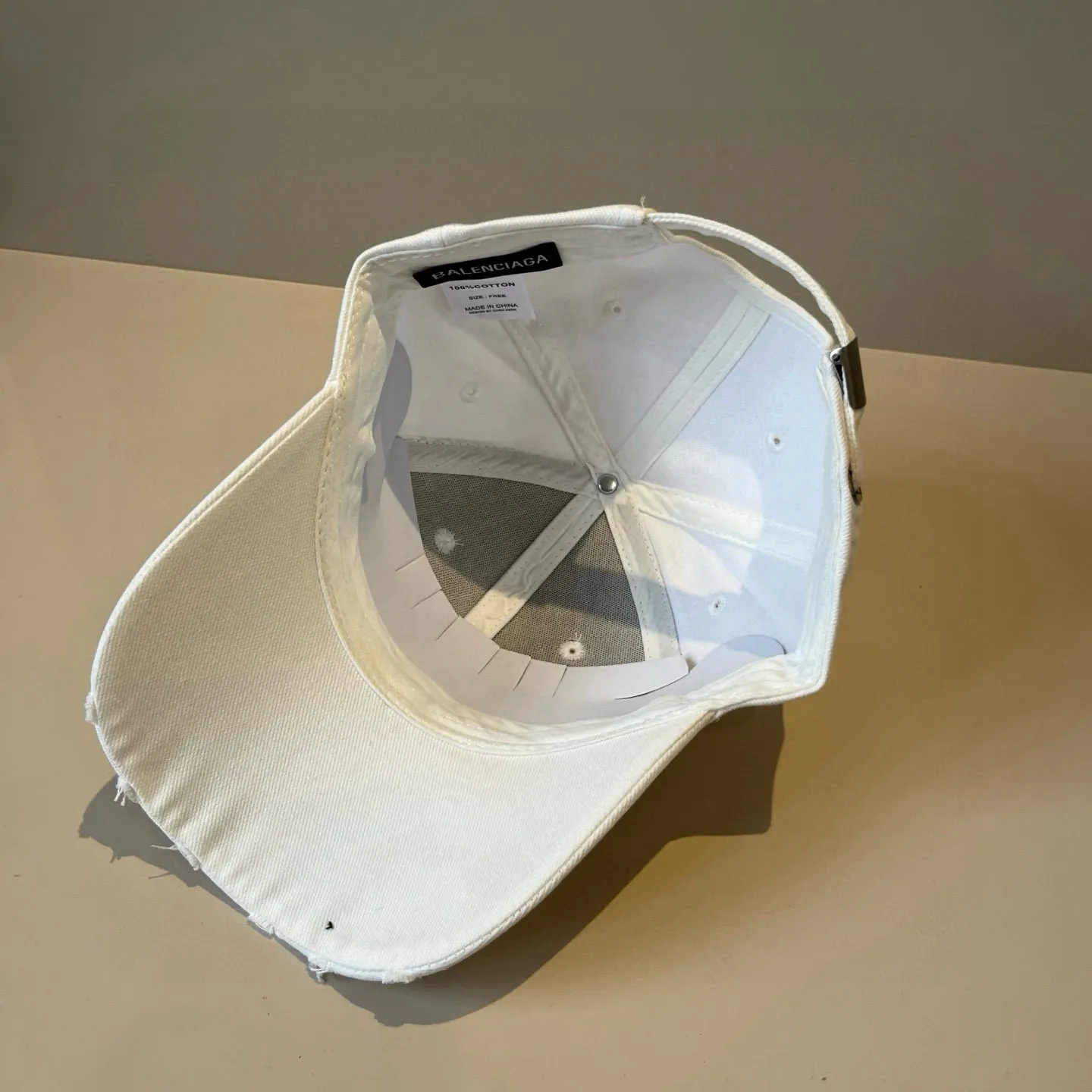 P56 BALENCIAGA new logo baseball cap, cool colors, different styles for men and women, the first batch will be shipped first! A must-buy for Paris fans!