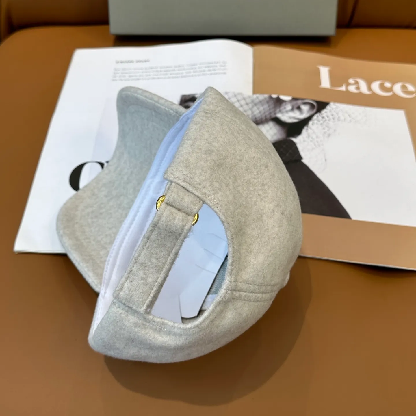 P66 Balenciaga's new autumn and winter woolen baseball cap💋💋 The baseball cap that is most commonly worn daily. The gray color often matches the look👀 It is very good for daily commuting or city boy sweeping the streets.