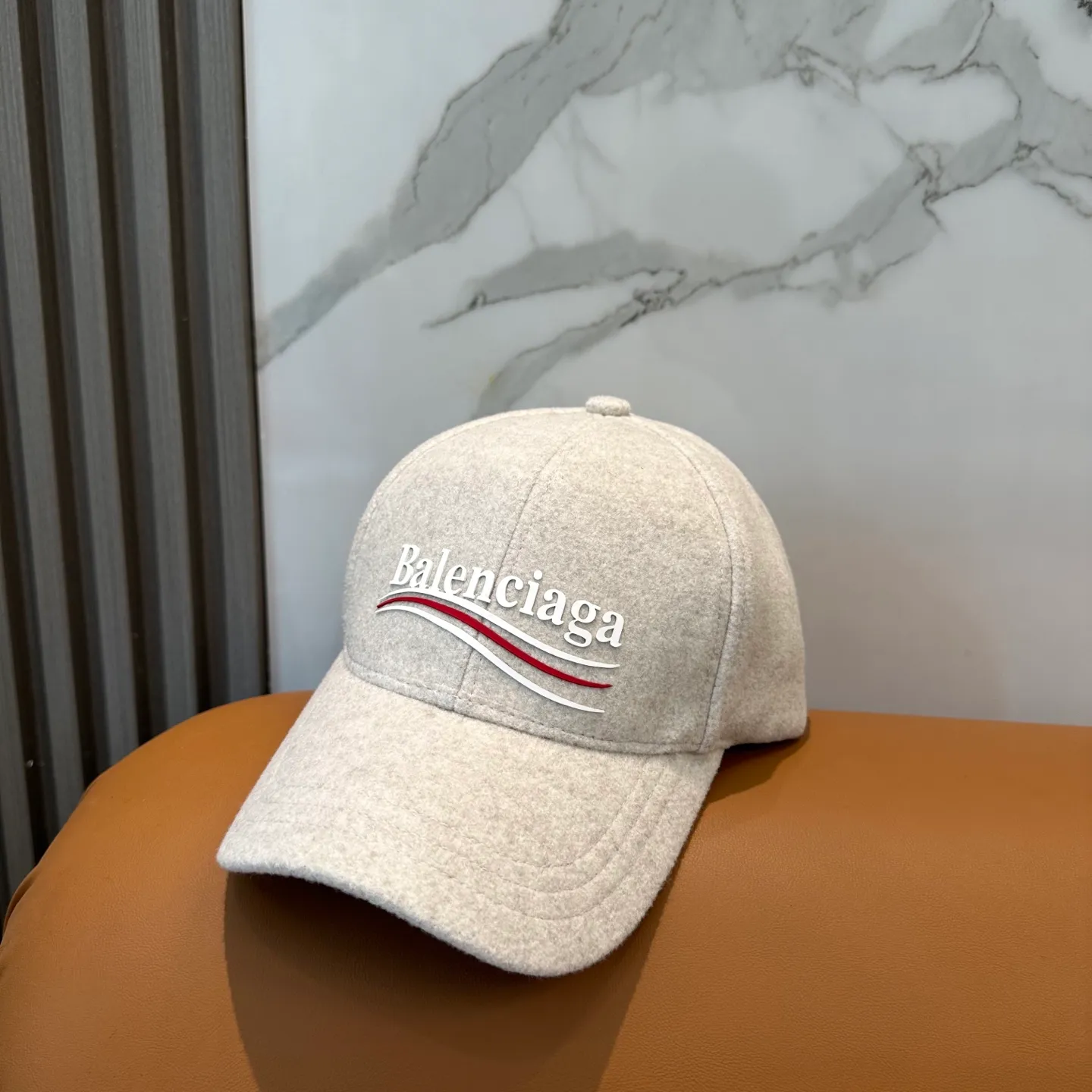 P66 Balenciaga's new autumn and winter woolen baseball cap💋💋 The baseball cap that is most commonly worn daily. The gray color often matches the look👀 It is very good for daily commuting or city boy sweeping the streets.