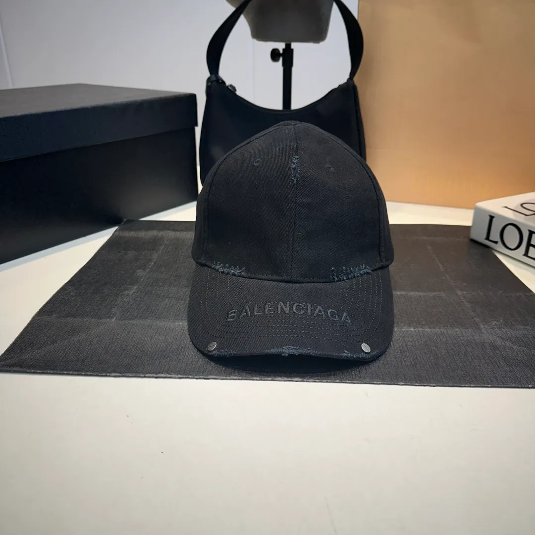 P70 Balenclaga new baseball cap, ready for delivery in seconds🧢Simple, fashionable, super invincible and beautiful hat! Couple style! Advantages of original items compared to other hats