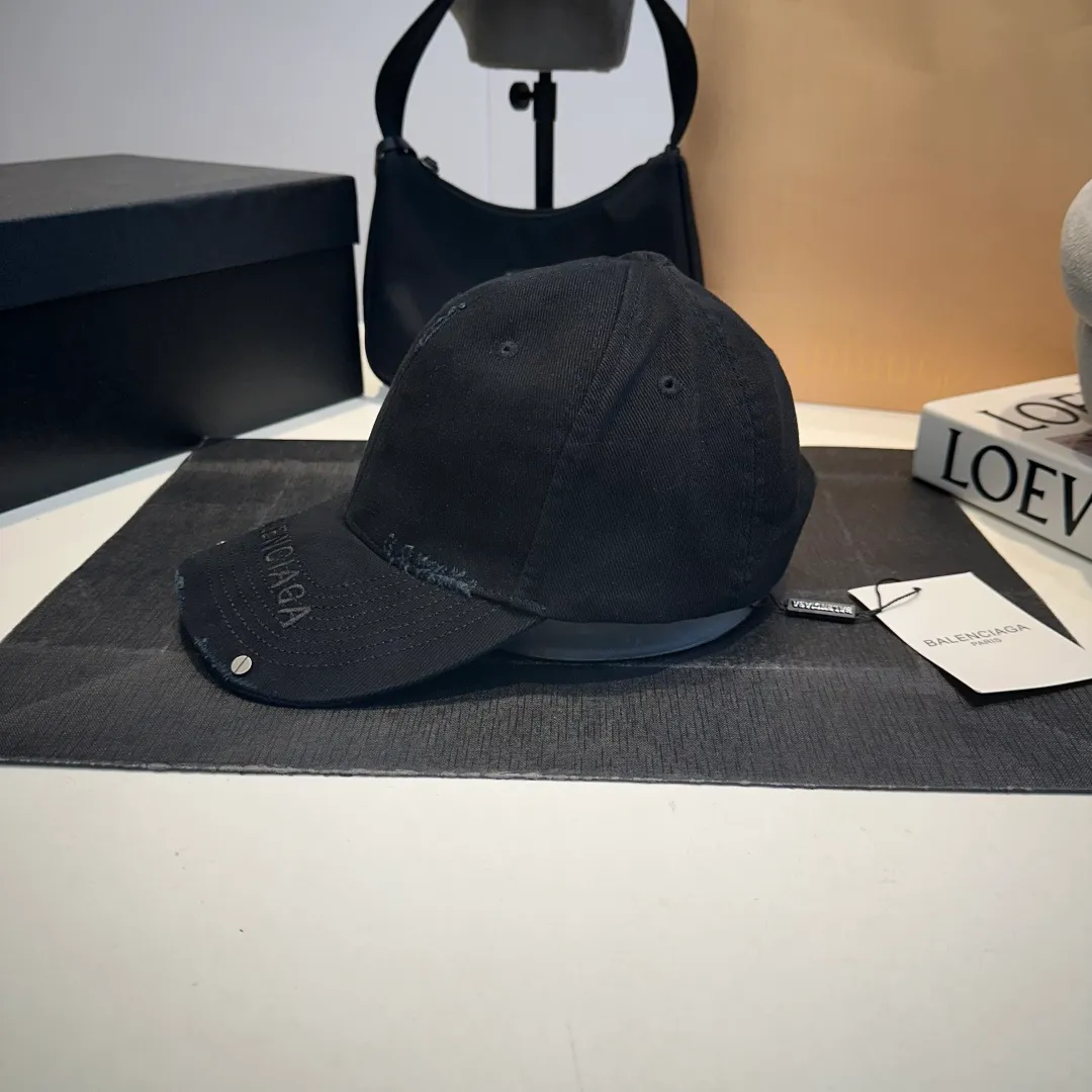 P70 Balenclaga new baseball cap, ready for delivery in seconds🧢Simple, fashionable, super invincible and beautiful hat! Couple style! Advantages of original items compared to other hats