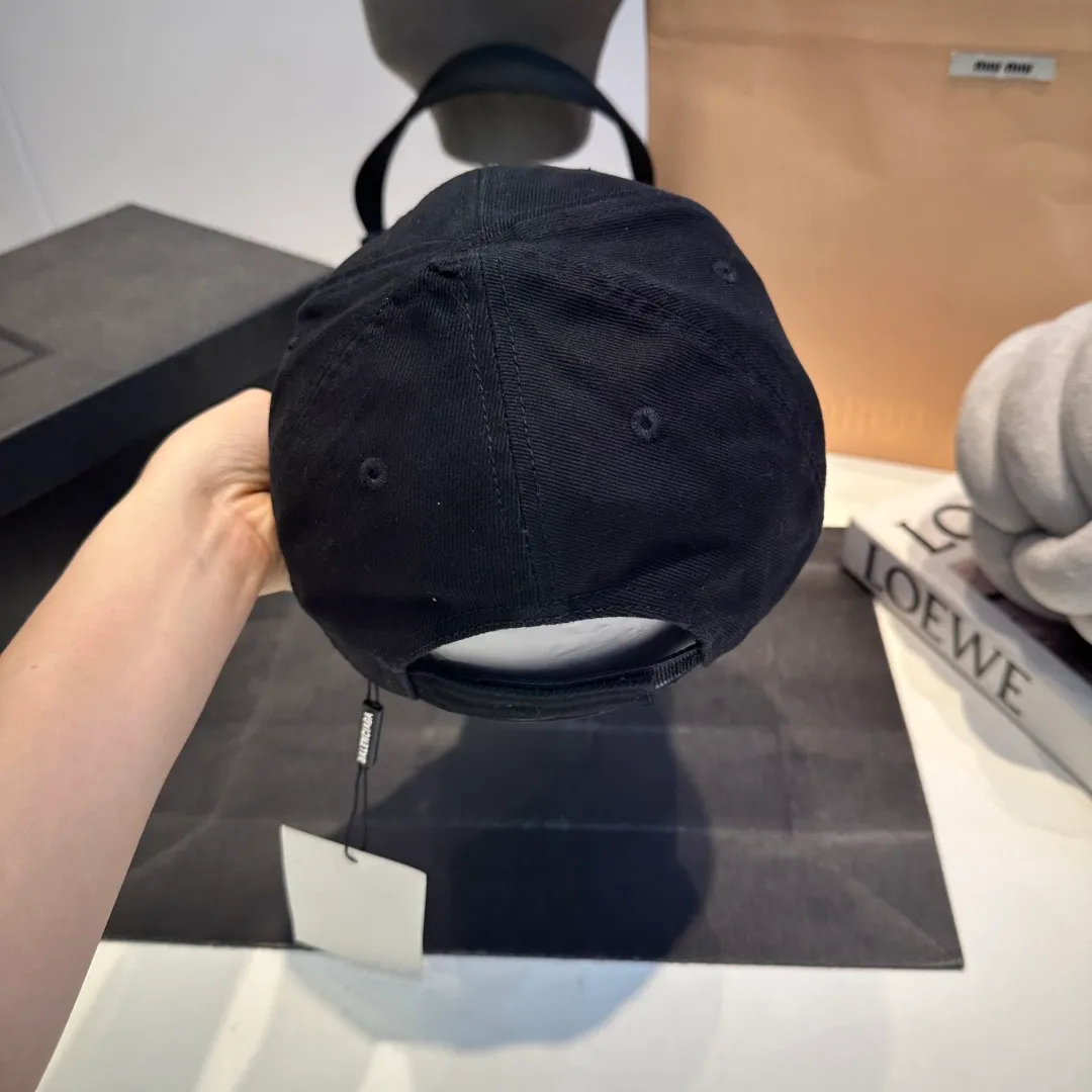 P70 Balenclaga new baseball cap, ready for delivery in seconds🧢Simple, fashionable, super invincible and beautiful hat! Couple style! Advantages of original items compared to other hats