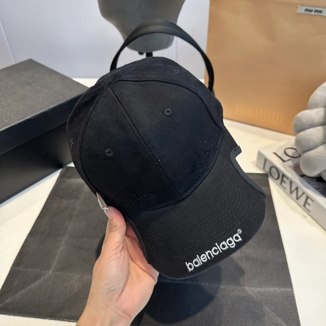 P70 Balenclaga new baseball cap, ready for delivery in seconds🧢Simple, fashionable, super invincible and beautiful hat! Couple style! Advantages of original items compared to other hats