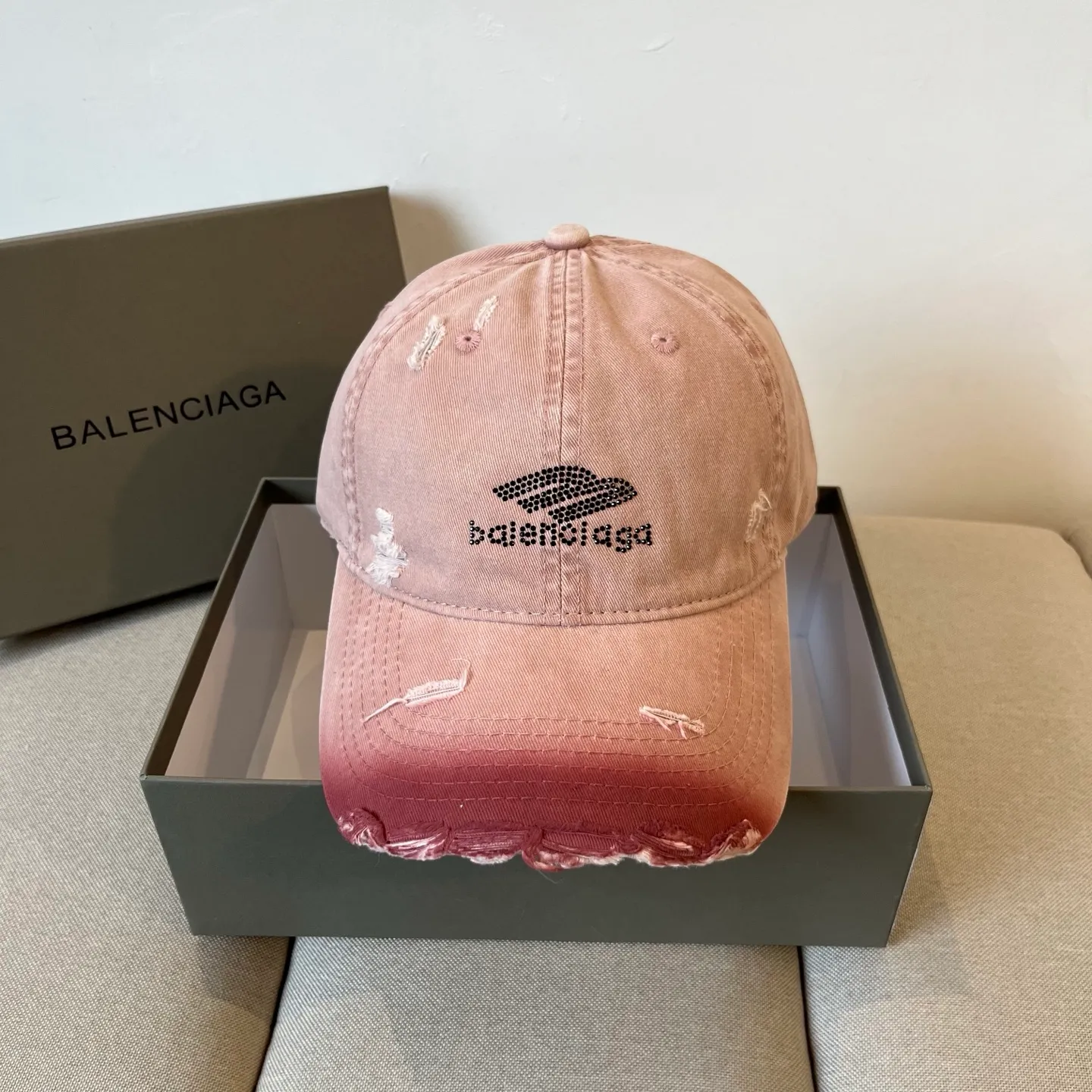 P52 BALENCIAGA new logo baseball cap, cool colors, different styles for men and women, the first batch will be shipped first! A must-buy for Paris fans!