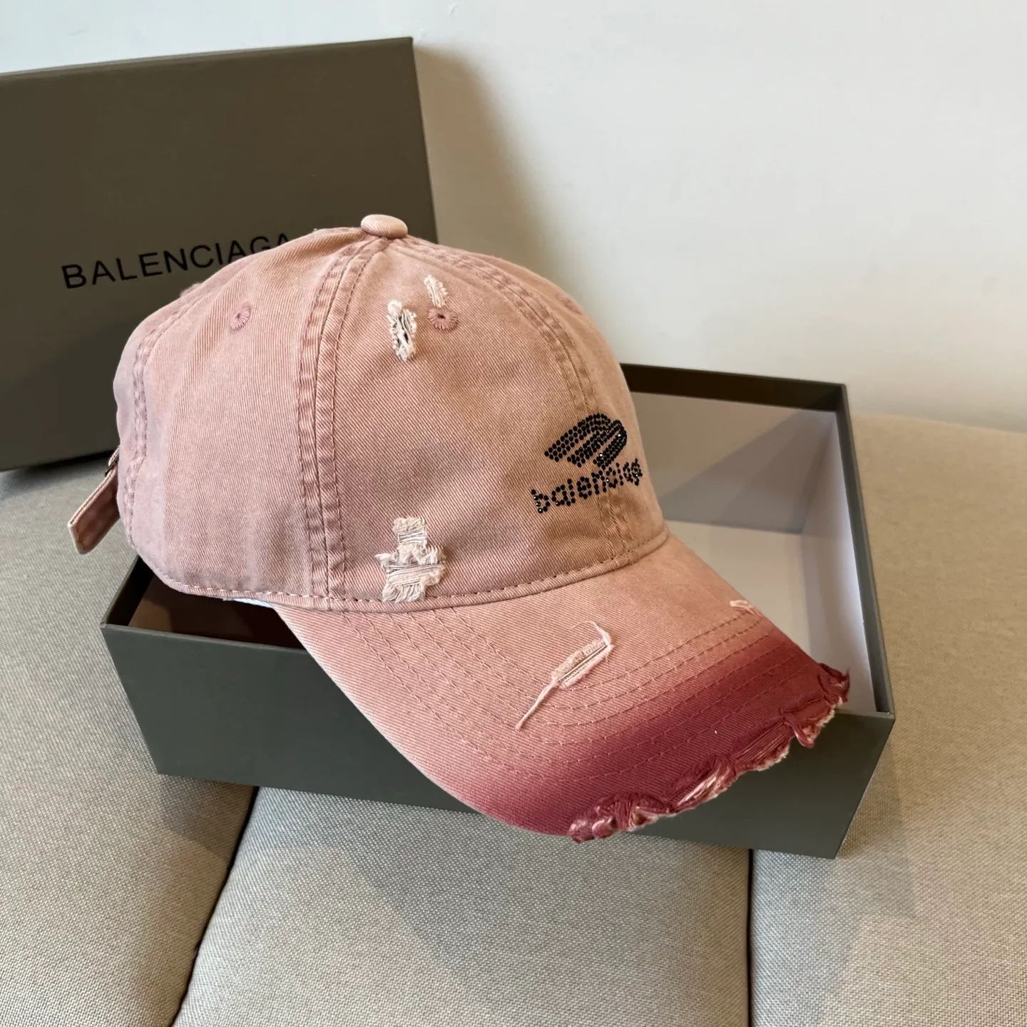 P52 BALENCIAGA new logo baseball cap, cool colors, different styles for men and women, the first batch will be shipped first! A must-buy for Paris fans!