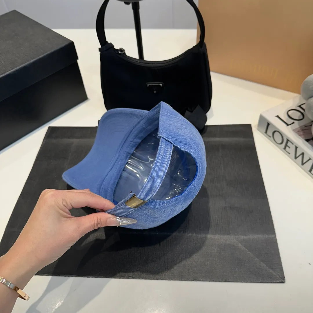 P56 New Balencia*a Balenciaga new baseball cap, ready for delivery in seconds🧢Simple, fashionable, super invincible and beautiful hat! Couple style!