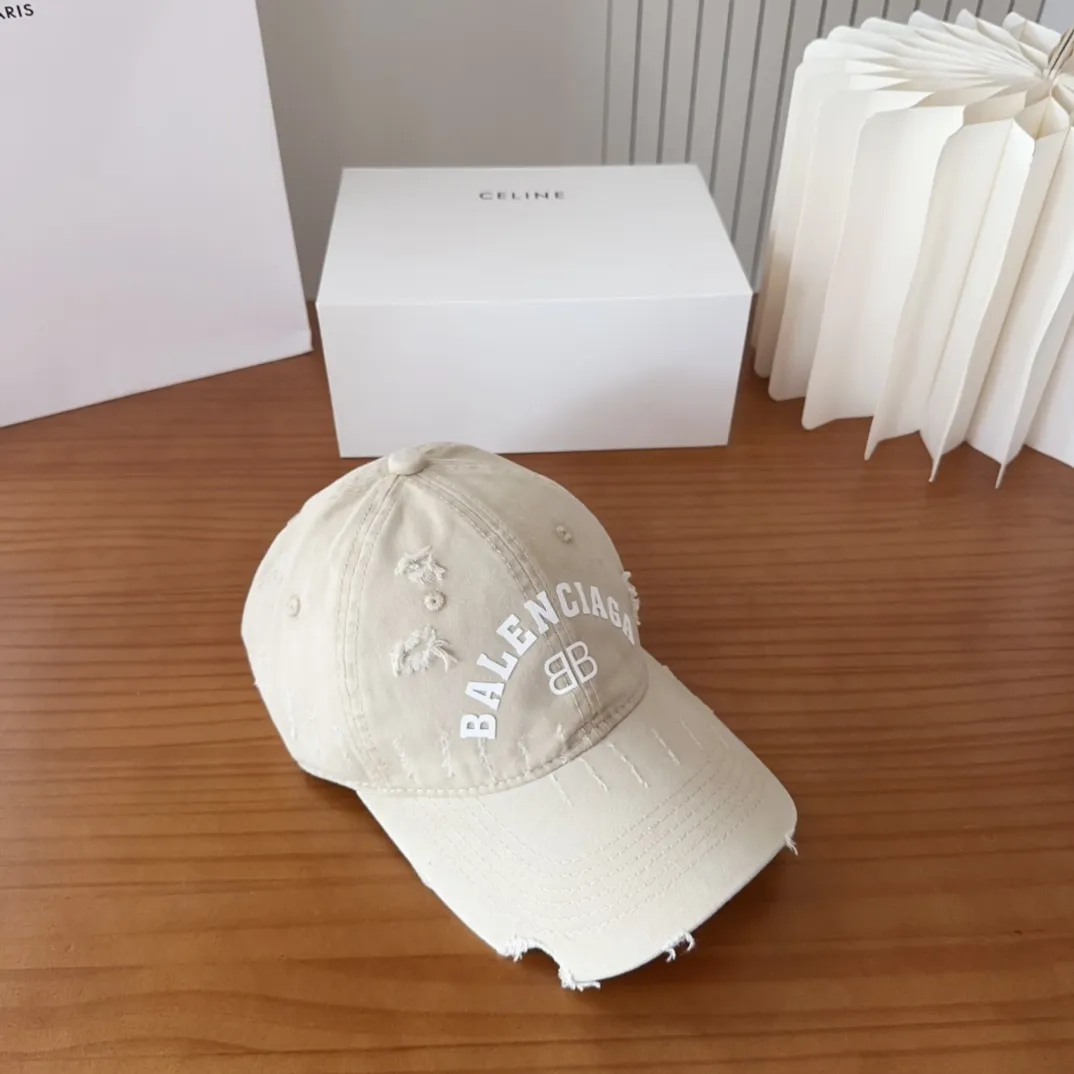💰60 Balencia*a new baseball cap 🧢Simple, fashionable and super beautiful hat!