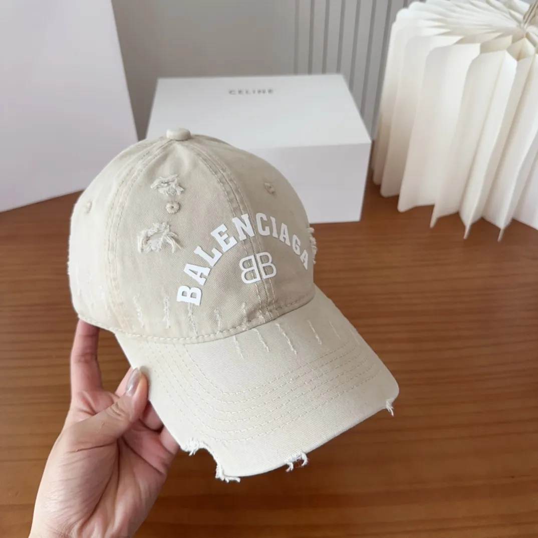 💰60 Balencia*a new baseball cap 🧢Simple, fashionable and super beautiful hat!