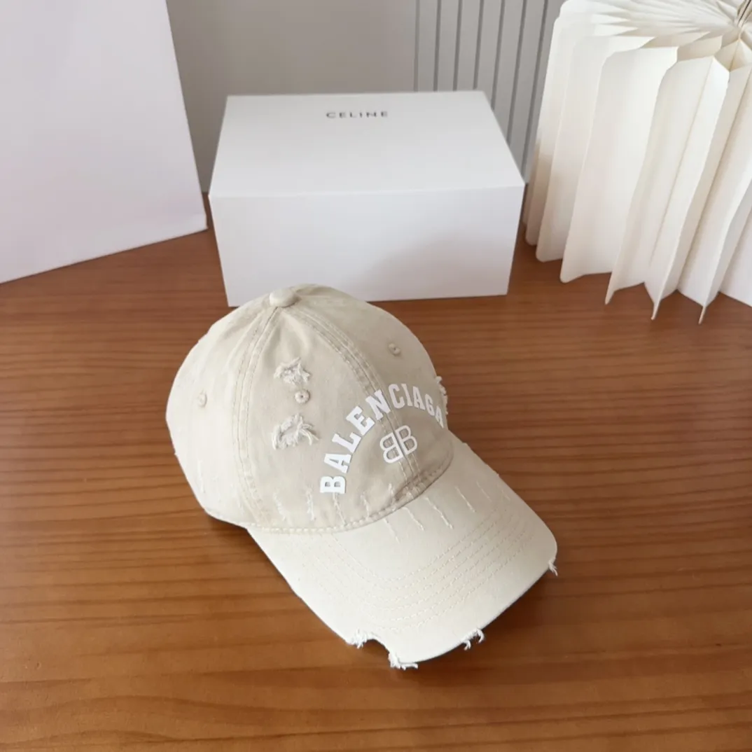 💰60 Balencia*a new baseball cap 🧢Simple, fashionable and super beautiful hat!