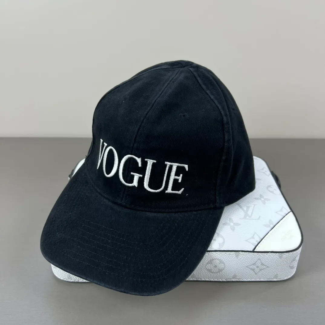46💰BALENCIAGA Balenciaga’s new logo baseball cap, cool colors, different styles for men and women, the first batch will be shipped first! A must-buy for Paris fans!