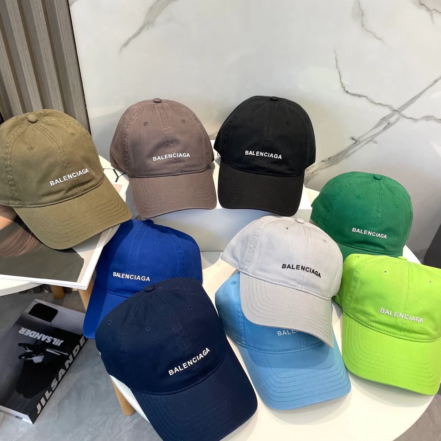 P50 Balenciaga Baseball Cap My family is already very proficient in Balenciaga’s craftsmanship. It’s a must-have. BALENCIAGA Balenciaga’s new washed pure cotton baseball cap. Heavy craftsmanship, double B letter logo, novel and fashionable trendy style. Exclusive physical shot of the same style for men and women. Unisex, adjustable