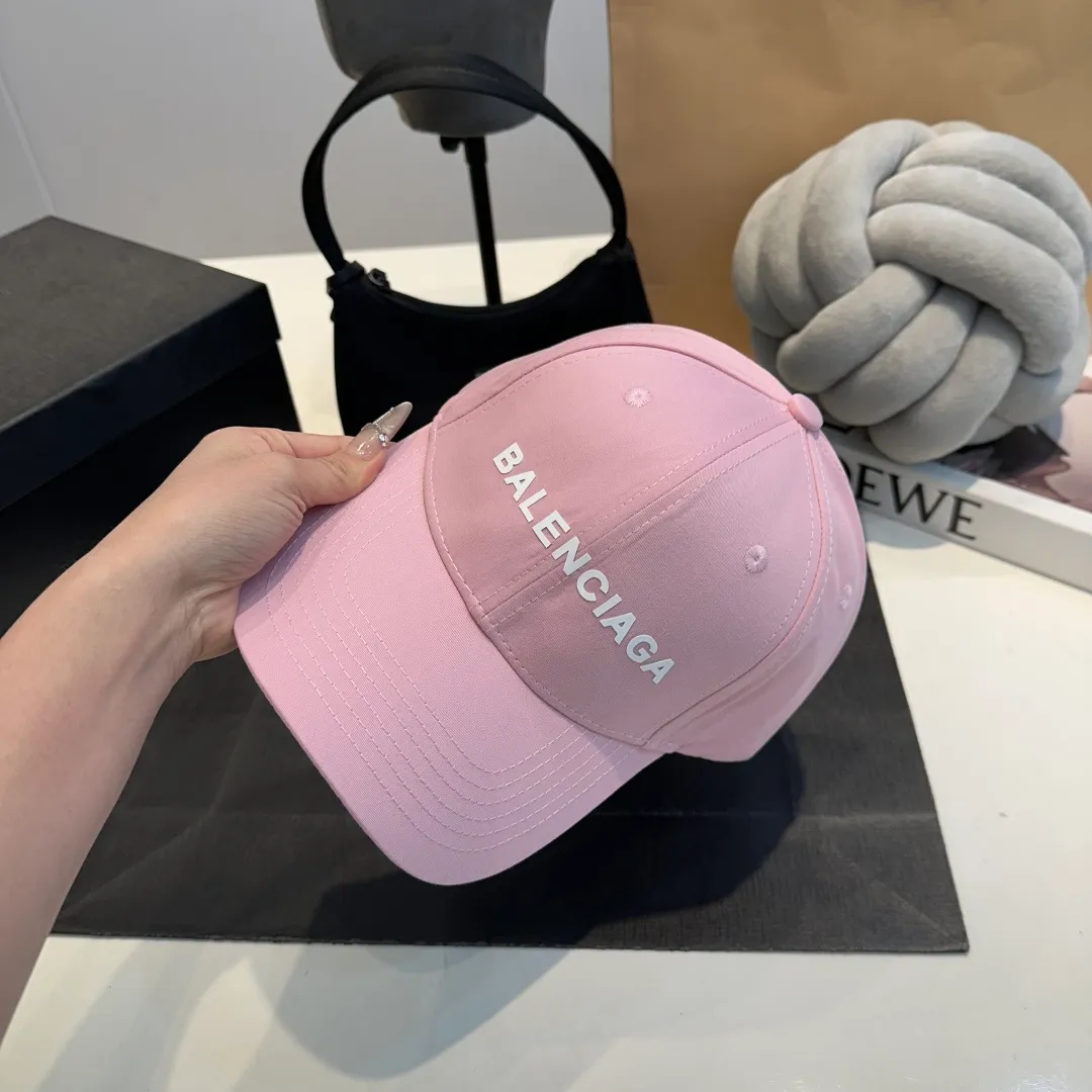 P56 BALENCIAGA Balenciaga's new embroidered logo baseball cap, cool colors, different styles for men and women, the first batch will be shipped first! A must-buy for Paris fans!