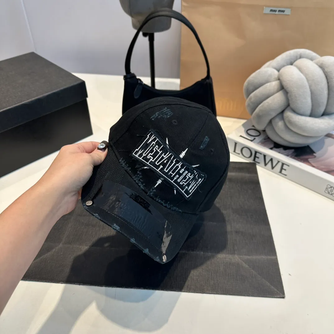 P70 Balenclaga new baseball cap, ready for delivery in seconds🧢Simple, fashionable, super invincible and beautiful hat! Couple style! Advantages of original items compared to other hats