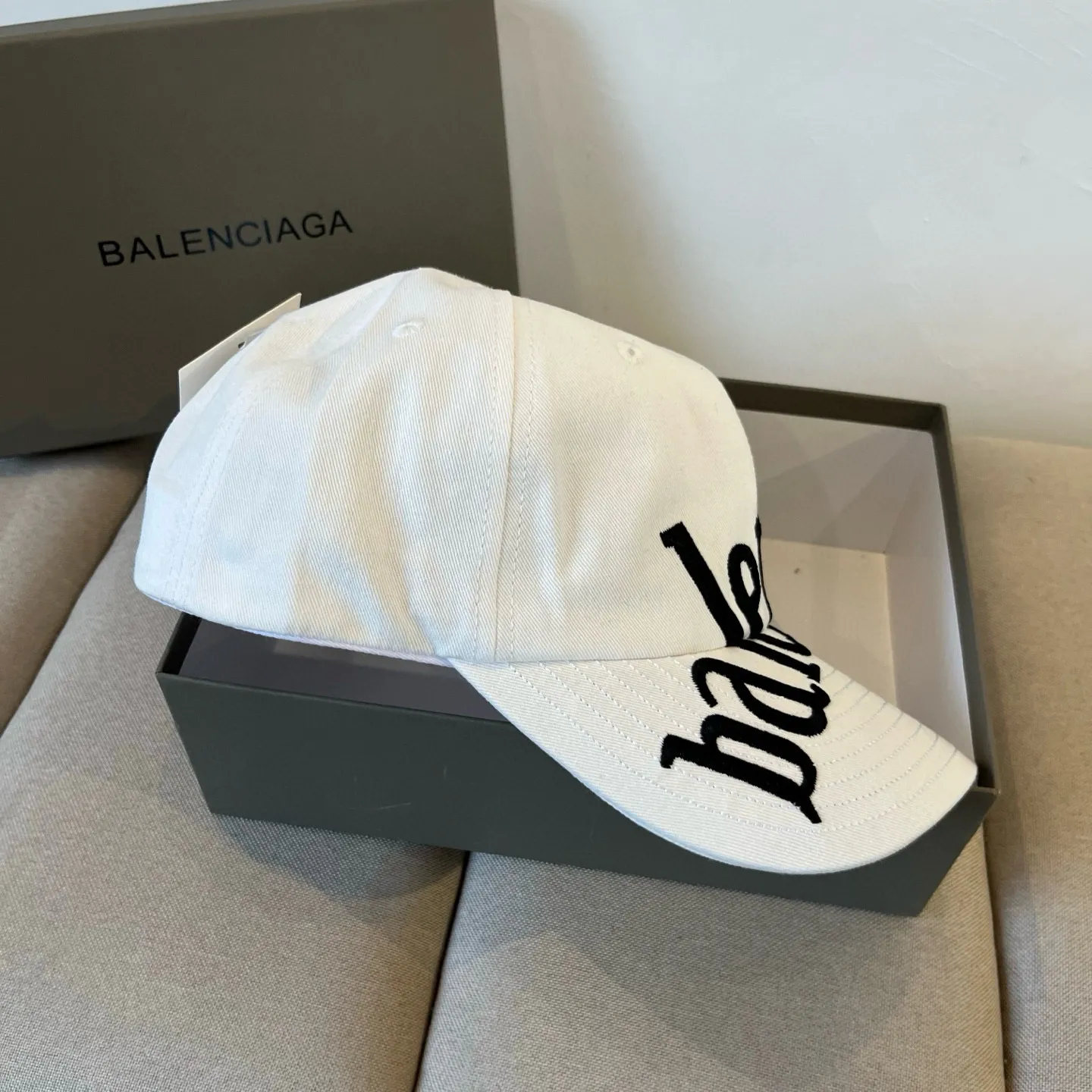 P60 BALENCIAGA new logo baseball cap, cool colors, different styles for men and women, the first batch will be shipped first! A must-buy for Paris fans!