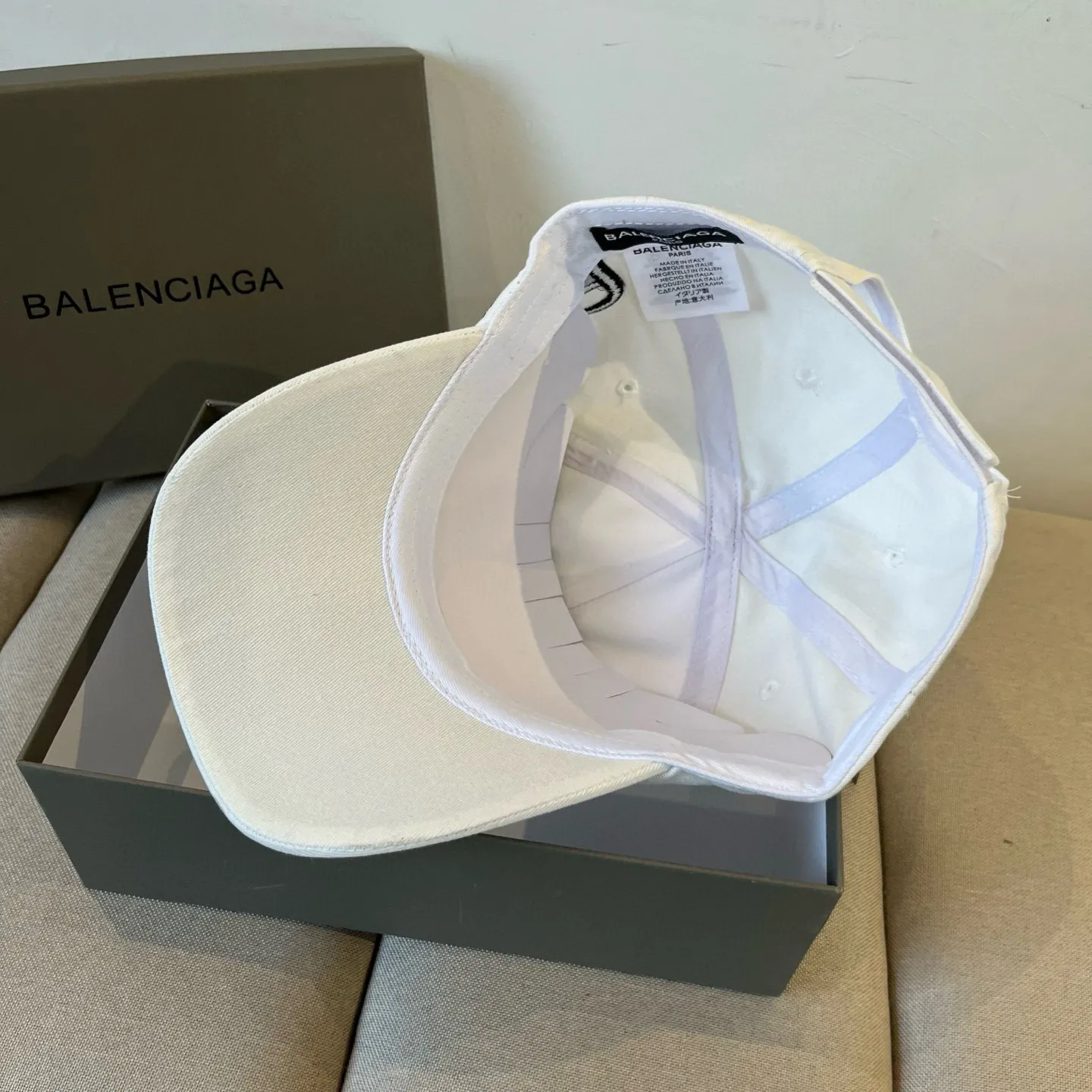 P60 BALENCIAGA new logo baseball cap, cool colors, different styles for men and women, the first batch will be shipped first! A must-buy for Paris fans!