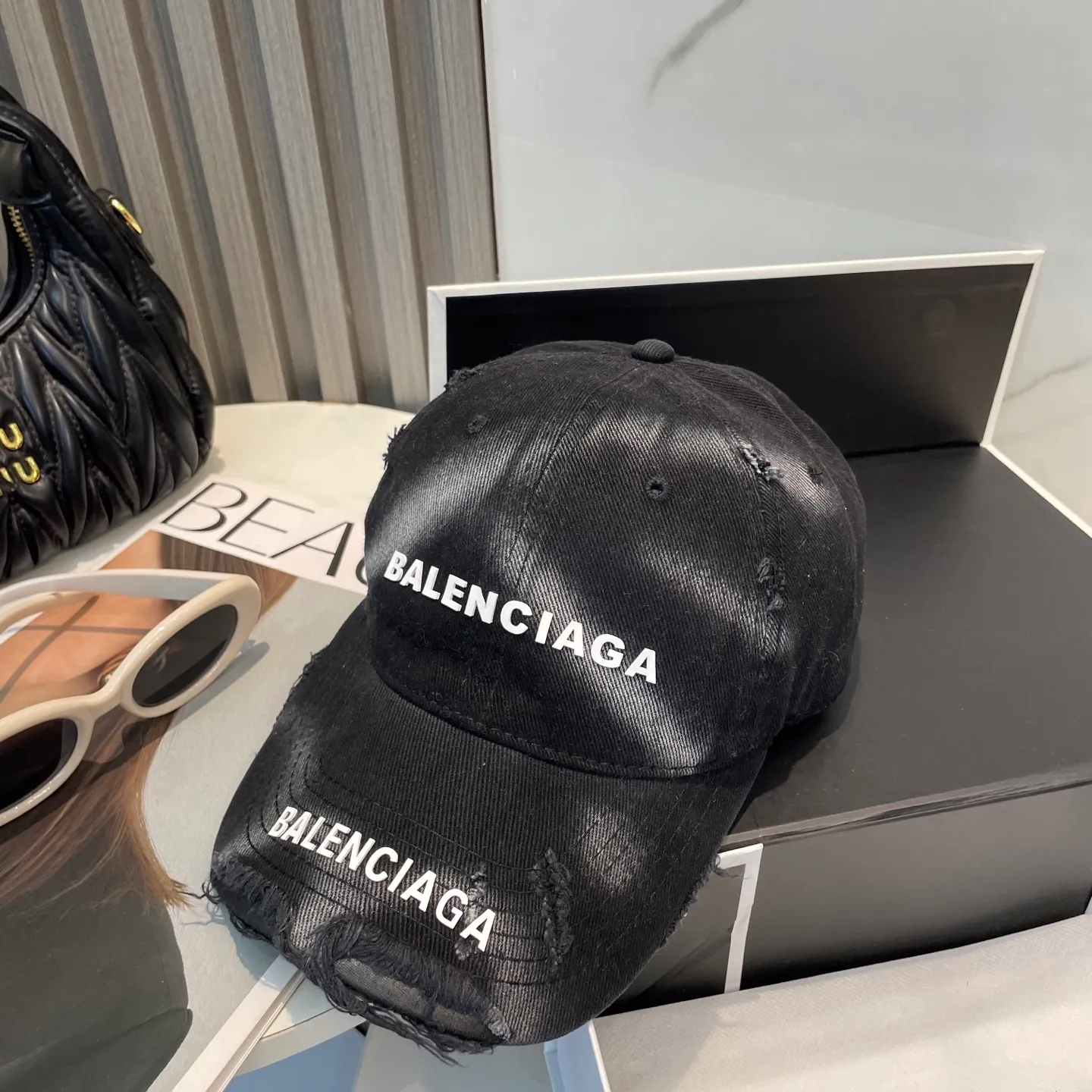 P60 BALENCIAGA Balenciaga's new washed baseball cap, cool colors, different styles for men and women, the first batch will be shipped first! A must-buy for Paris fans!