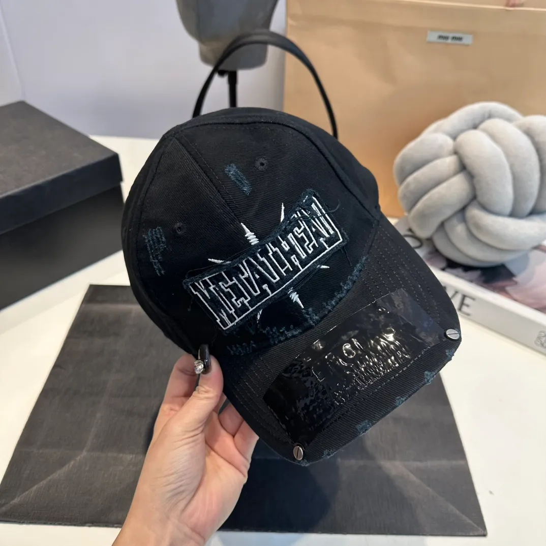 P60 Balenclaga new baseball cap, ready for delivery in seconds🧢Simple, fashionable, super invincible and beautiful hat! Couple style! Advantages of original items compared to other hats