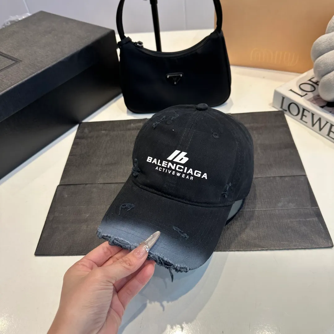 P60 new product Balencia*a Balenciaga new baseball cap ready for delivery in seconds🧢Simple, fashionable, super invincible and beautiful hat! Couple style!