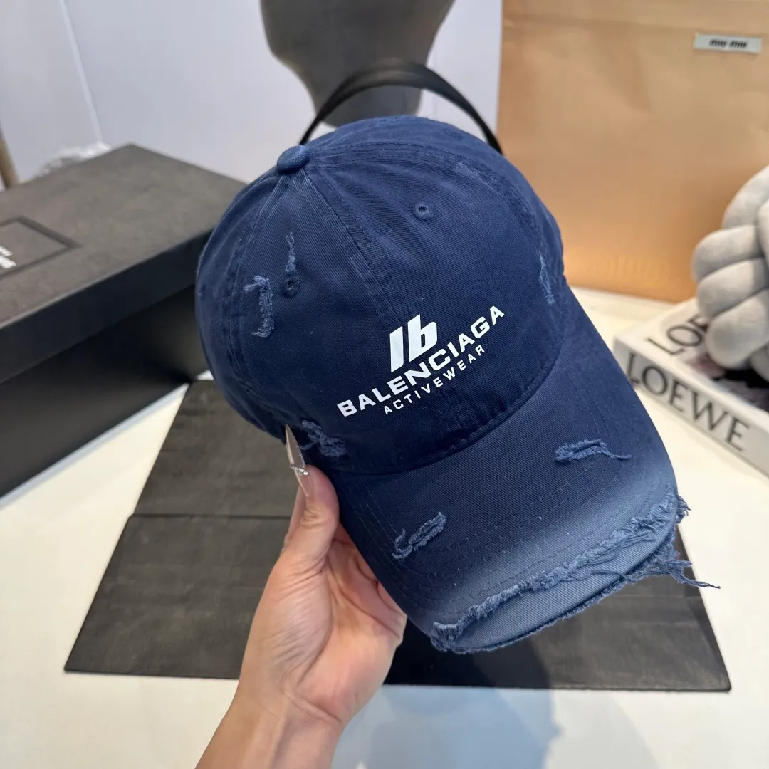 P60 new product Balencia*a Balenciaga new baseball cap ready for delivery in seconds🧢Simple, fashionable, super invincible and beautiful hat! Couple style!