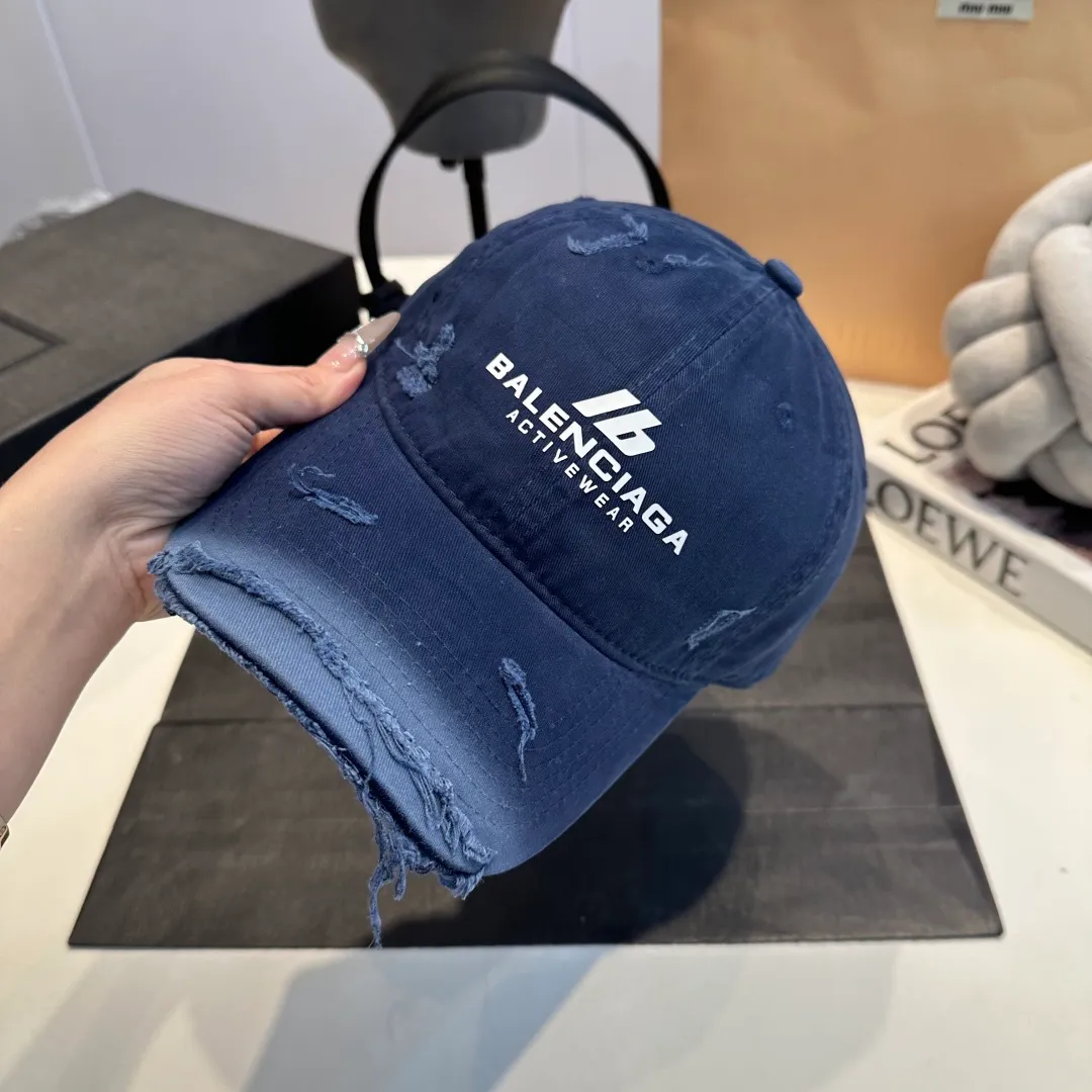 P60 new product Balencia*a Balenciaga new baseball cap ready for delivery in seconds🧢Simple, fashionable, super invincible and beautiful hat! Couple style!