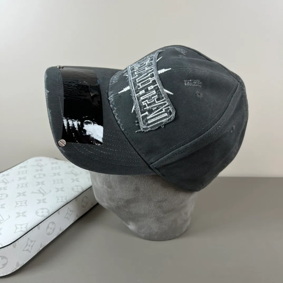 60💰BALENCIAGA Balenciaga’s new logo baseball cap, cool colors, different styles for men and women, the first batch will be shipped first! A must-buy for Paris fans!