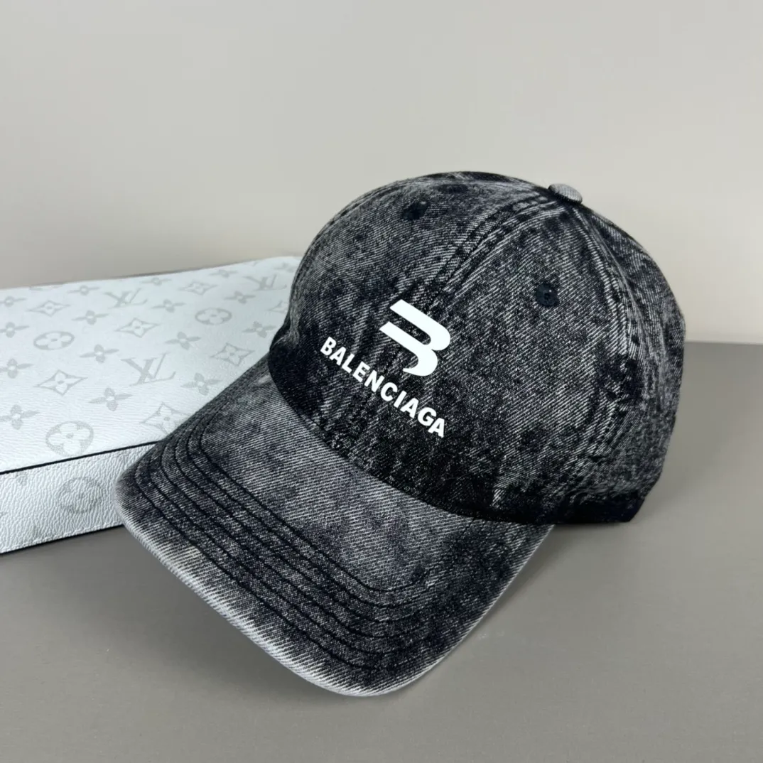 56💰BALENCIAGA new logo baseball cap, cool colors, different styles for men and women, the first batch will be shipped first! A must-buy for Paris fans!